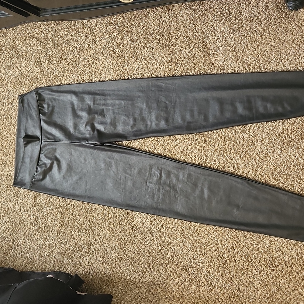 BLACK LEGGINGS - Picture 1 of 3